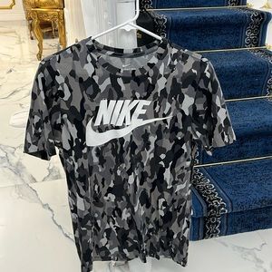Nike tee